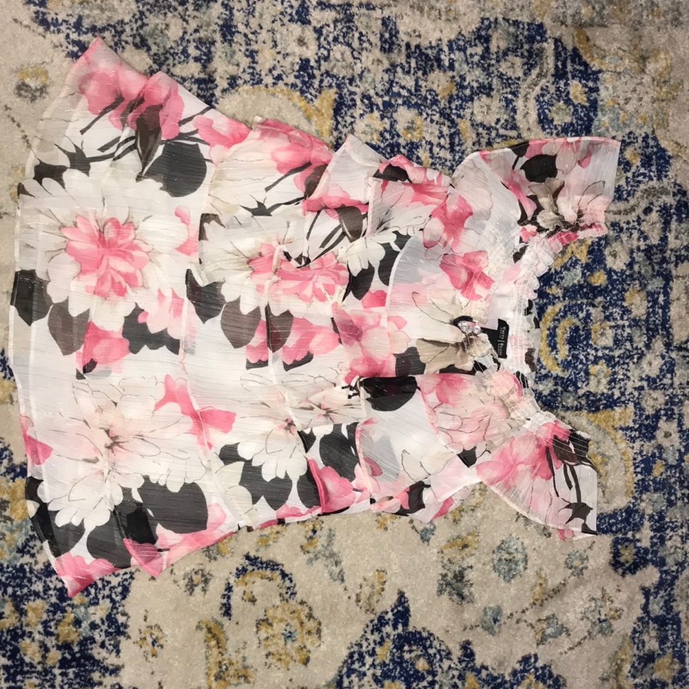 💥MAKE OFFER💥 beautiful ruffled shirt